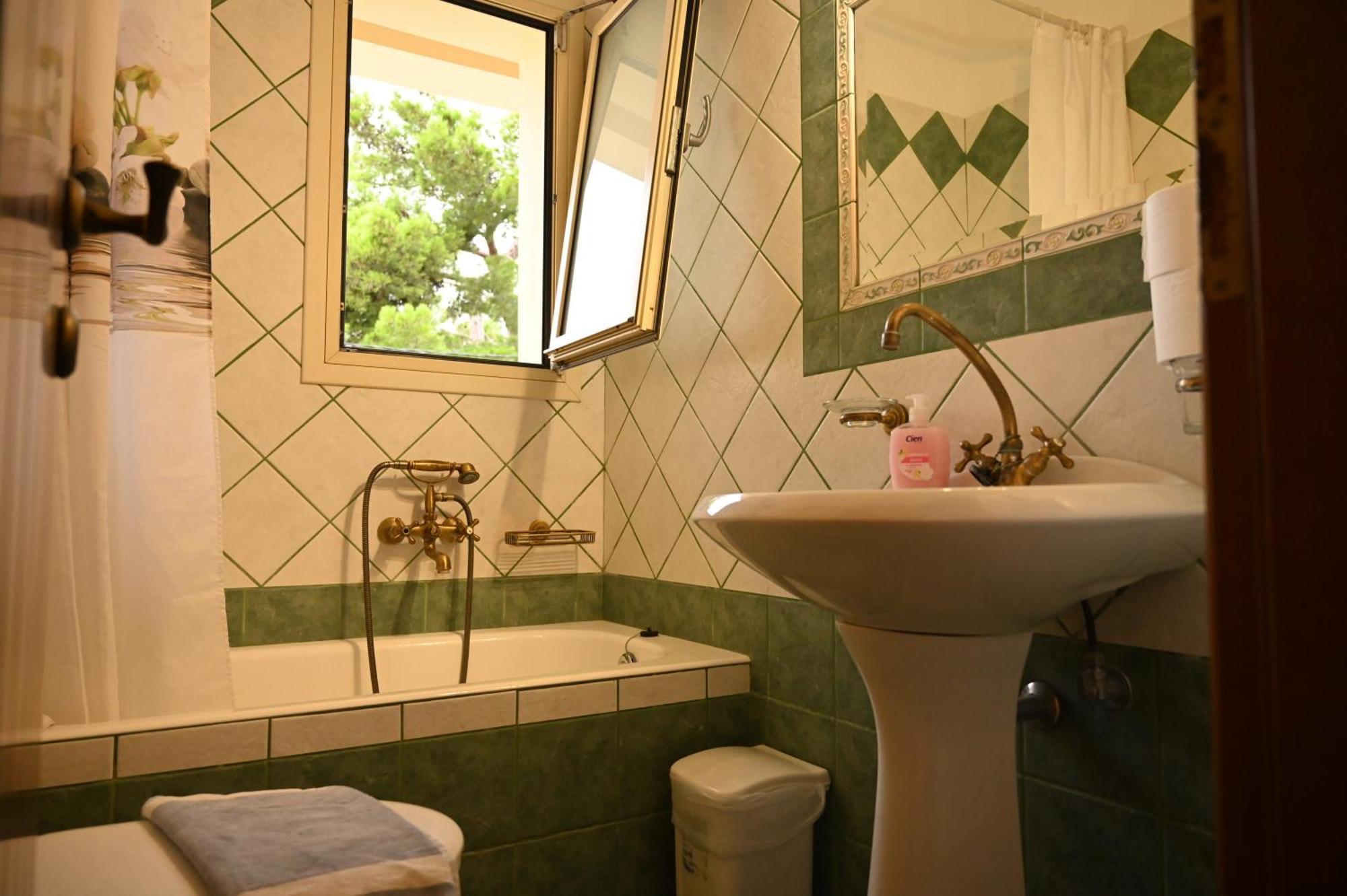 Liocharis Villas Лурдата Екстериор снимка
