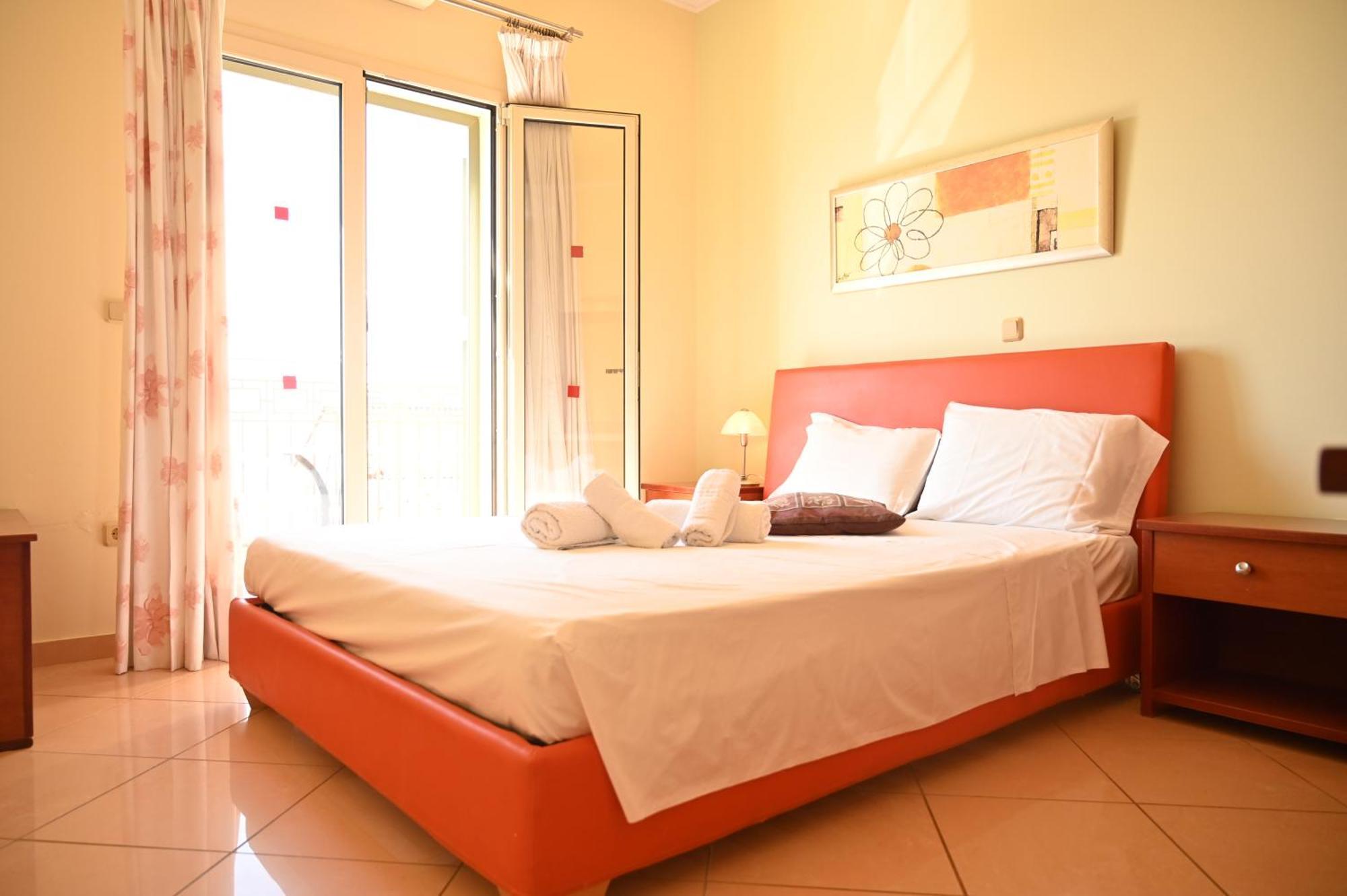 Liocharis Villas Лурдата Екстериор снимка
